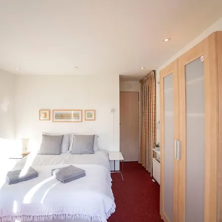 19 With Private Parking Holiday home