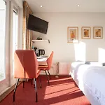 19 With Private Parking 別荘 *