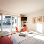 19 With Private Parking 別荘 *